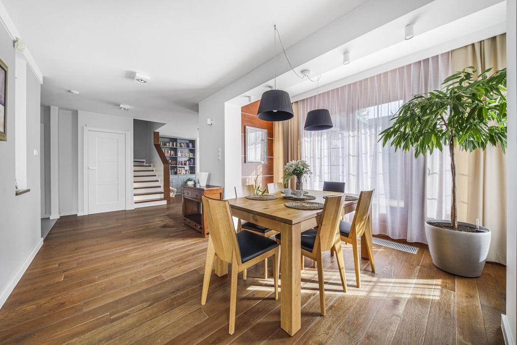 Dom 6 pokojowe na Sprzedaż