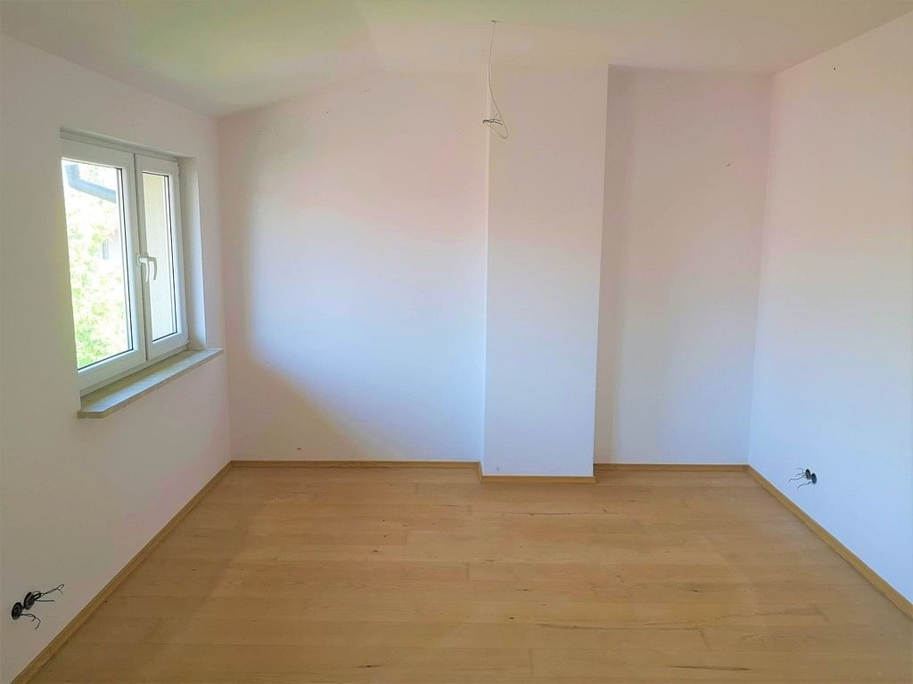 Dom 8 pokojowe na Sprzedaż