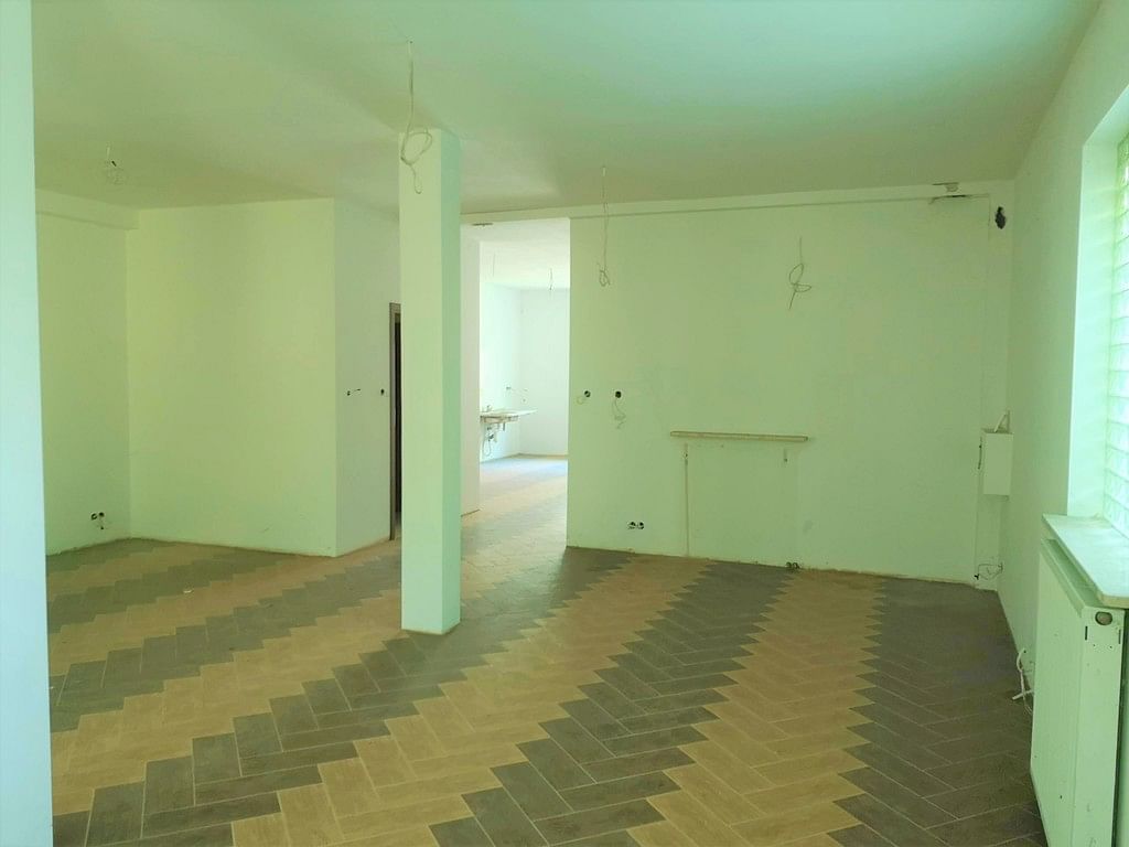 Dom 8 pokojowe na Sprzedaż