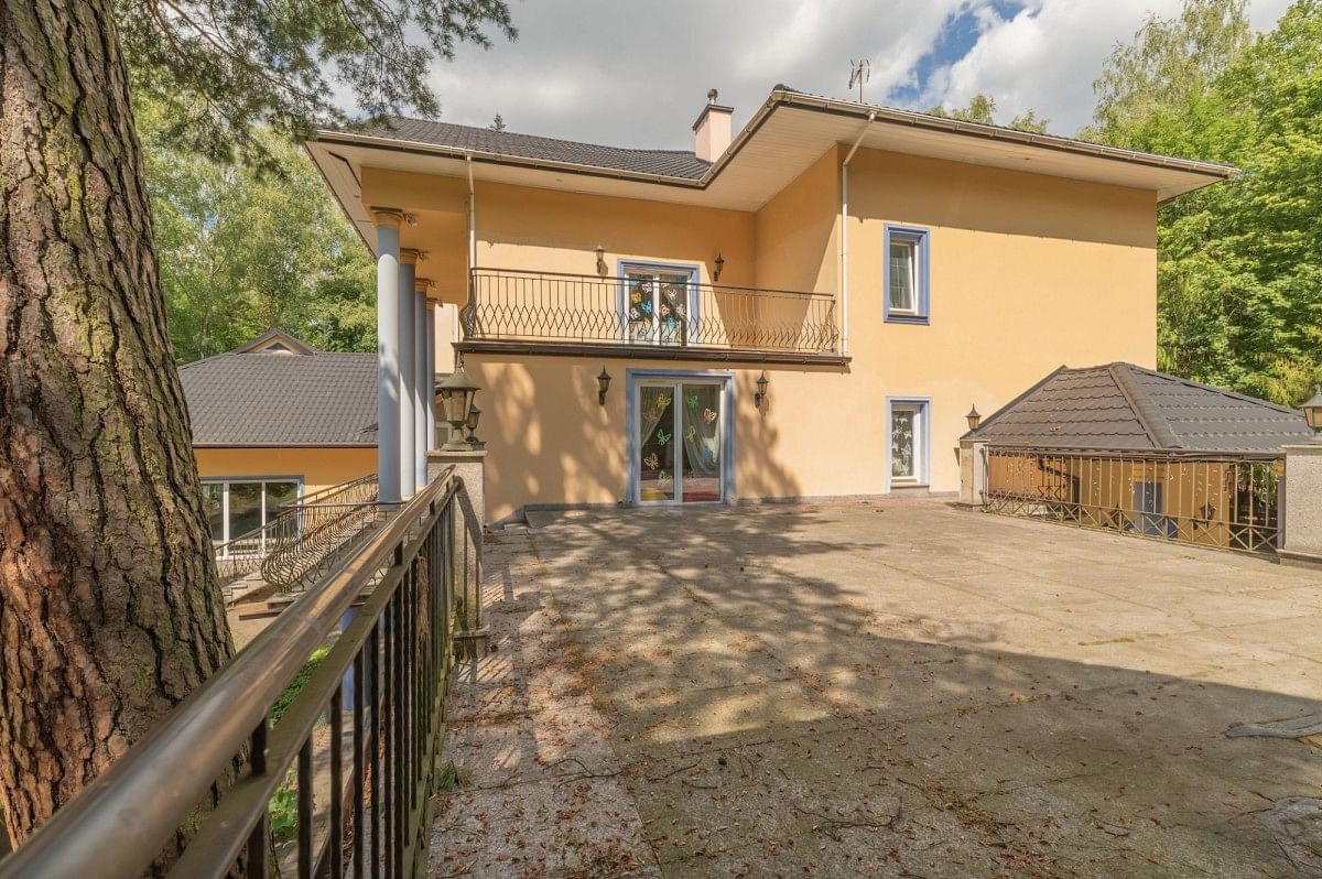 Dom 15 pokojowe na Sprzedaż