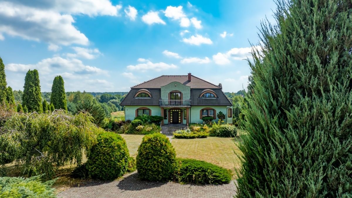 Dom 9 pokojowe na Sprzedaż