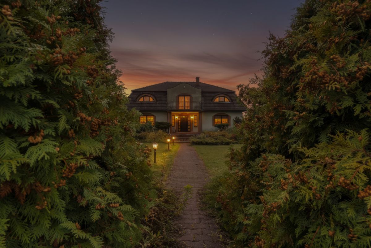 Dom 9 pokojowe na Sprzedaż