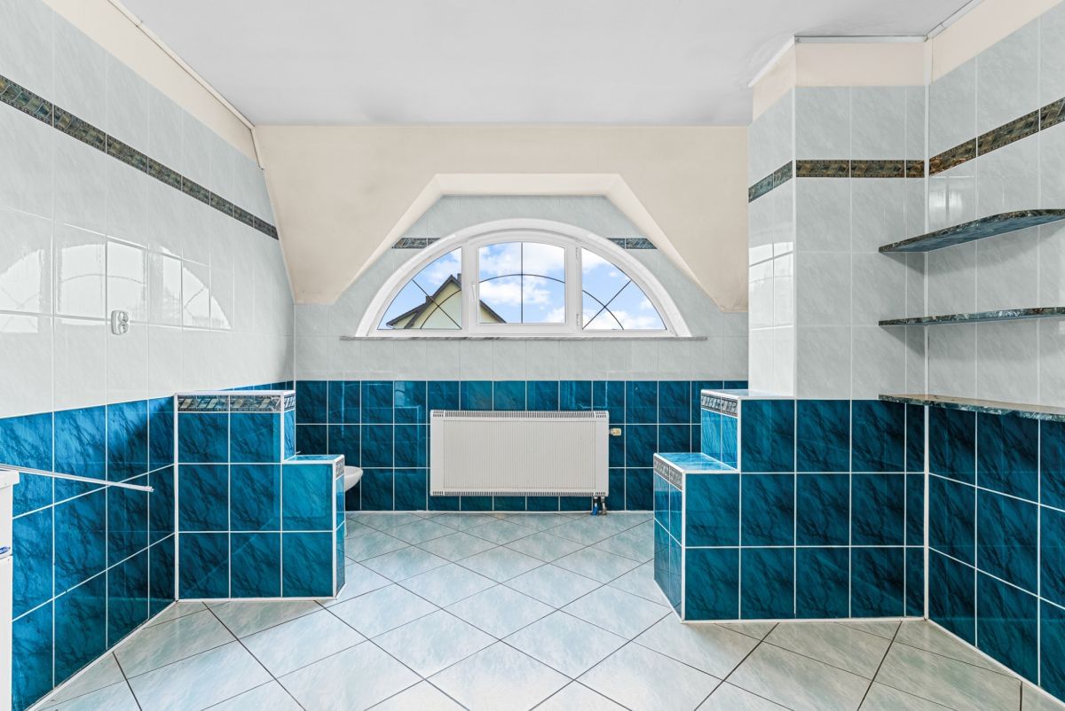 Dom 9 pokojowe na Sprzedaż