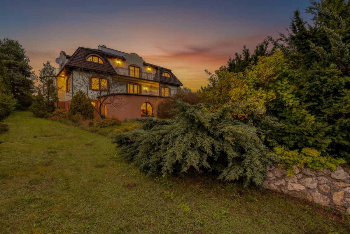 Dom 9 pokojowe na Sprzedaż