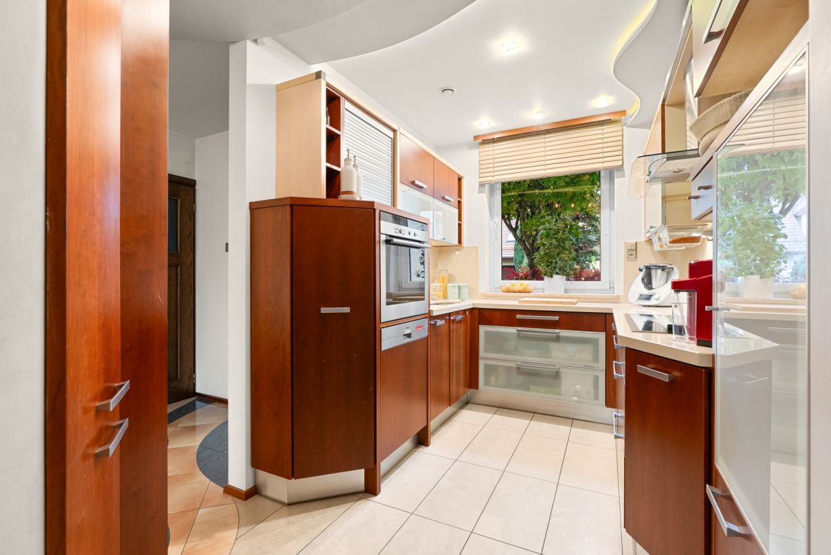 Dom 5 pokojowe na Sprzedaż