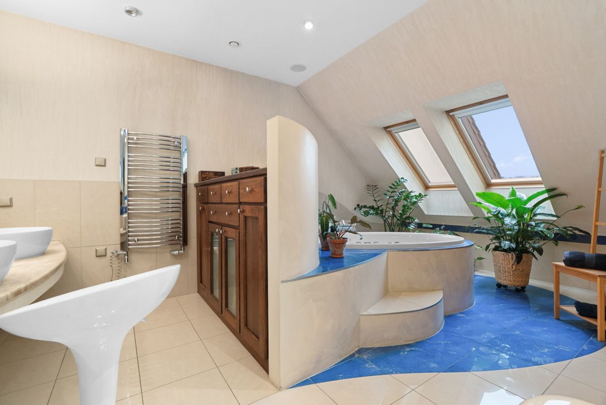 Dom 5 pokojowe na Sprzedaż