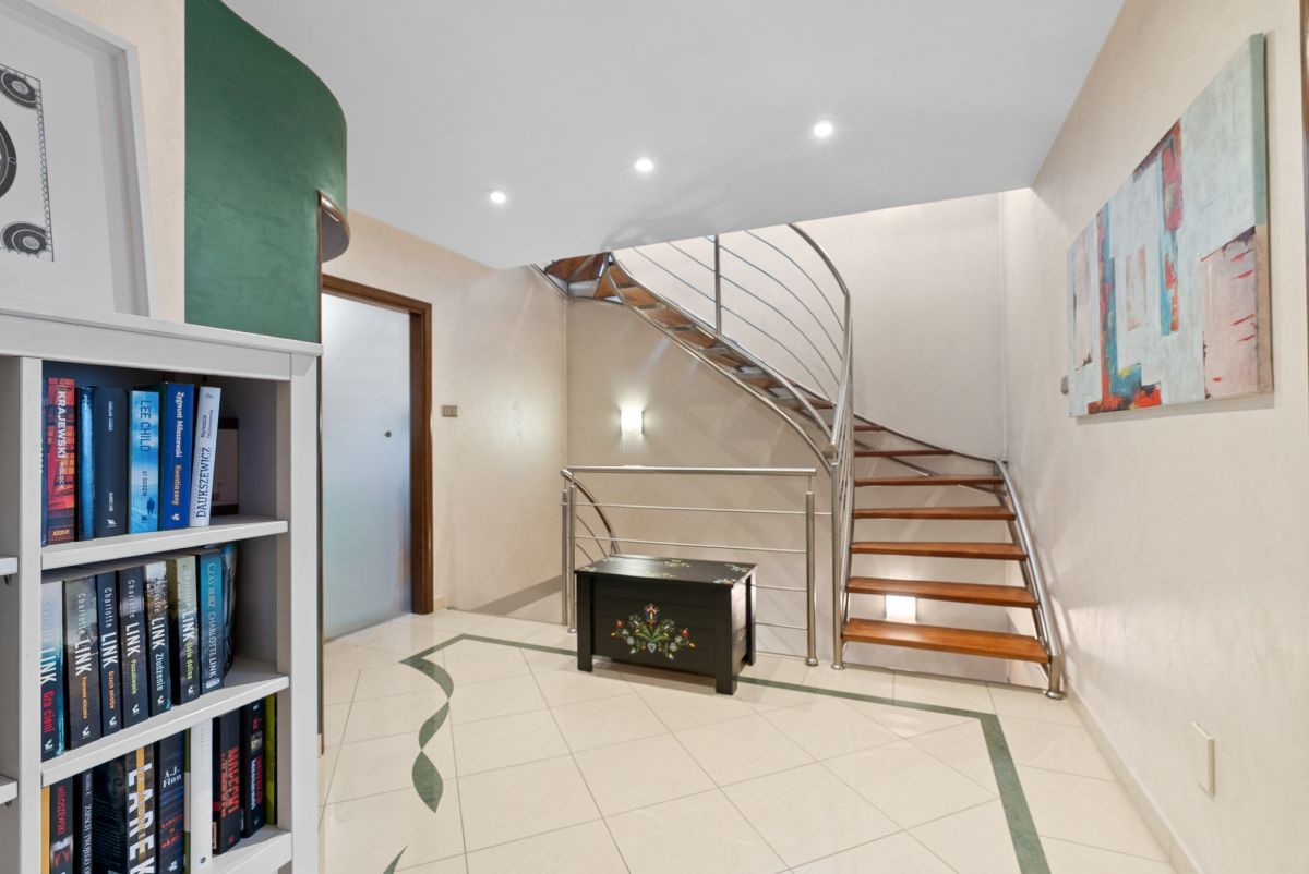 Dom 5 pokojowe na Sprzedaż