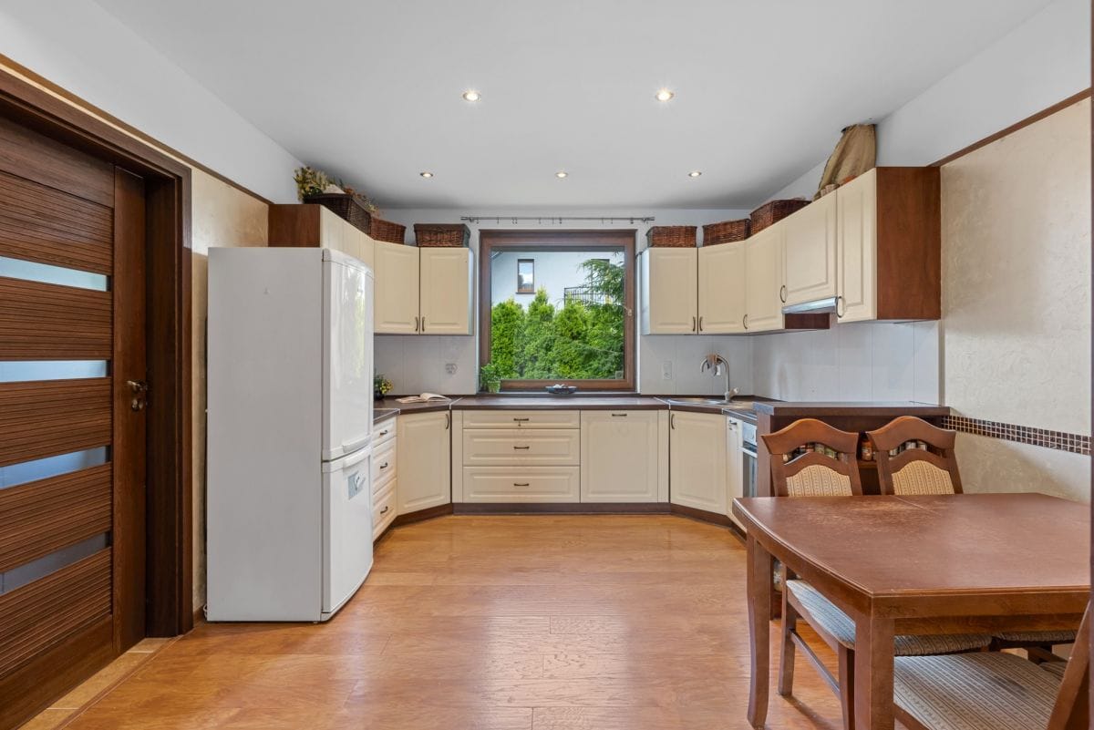 Dom 6 pokojowe na Sprzedaż