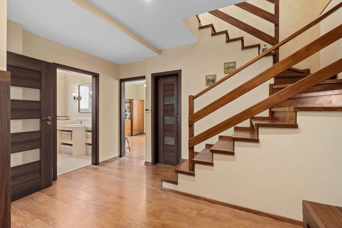 Dom 6 pokojowe na Sprzedaż