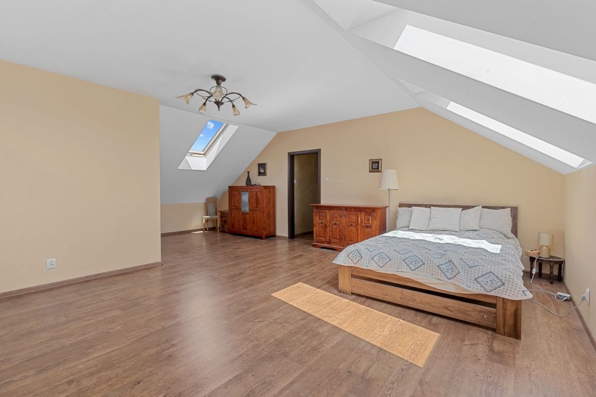 Dom 6 pokojowe na Sprzedaż