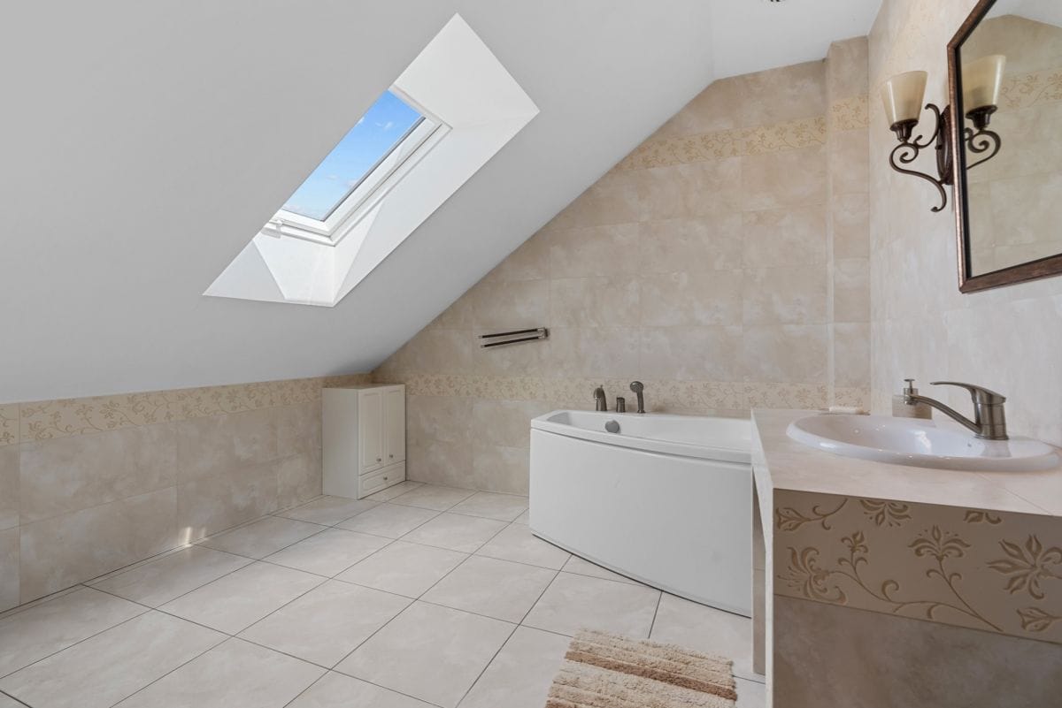 Dom 6 pokojowe na Sprzedaż