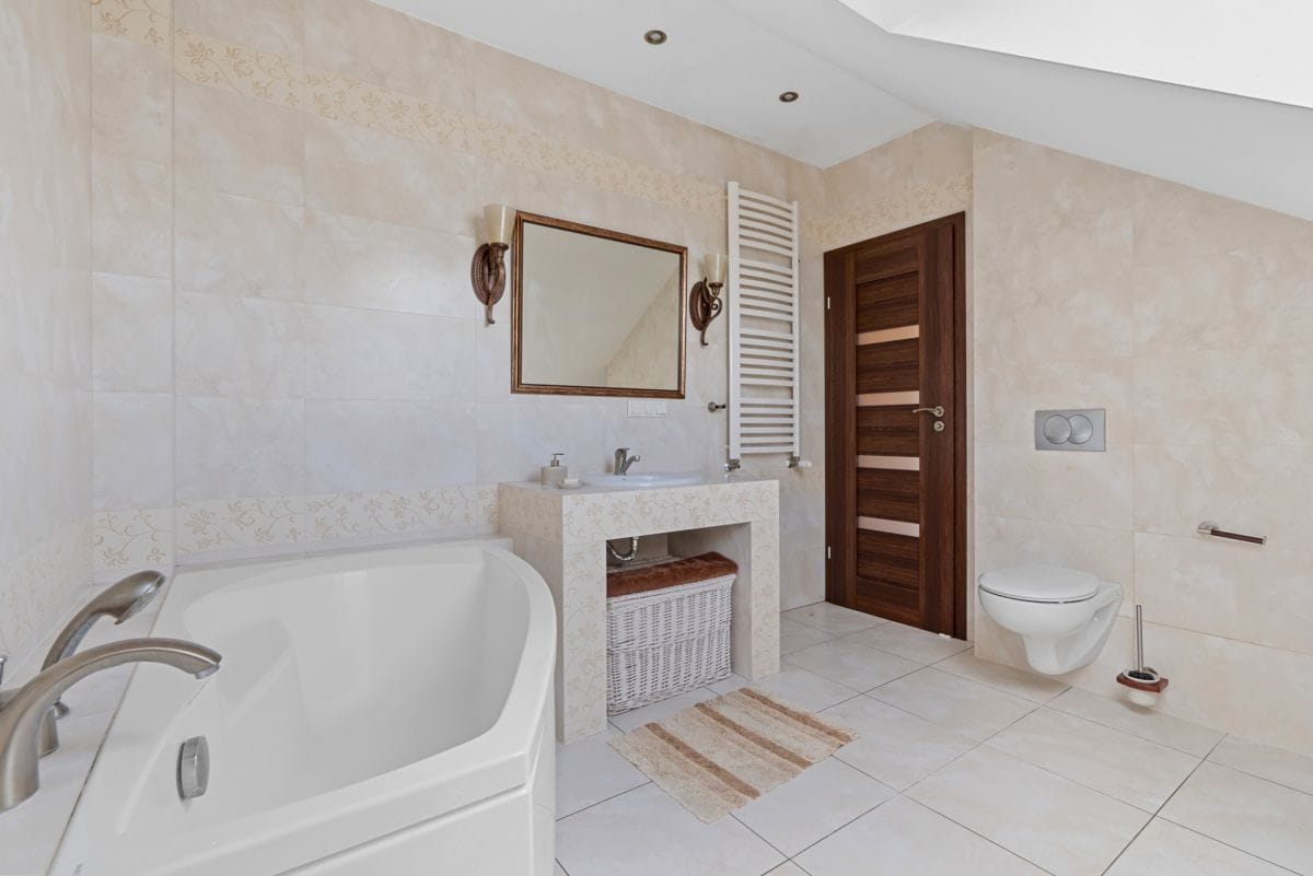 Dom 6 pokojowe na Sprzedaż