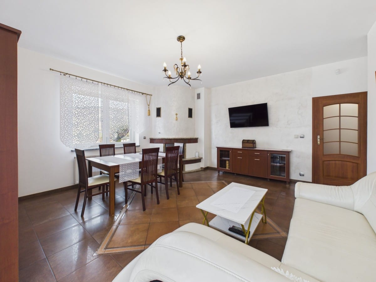 Dom 9 pokojowe na Sprzedaż