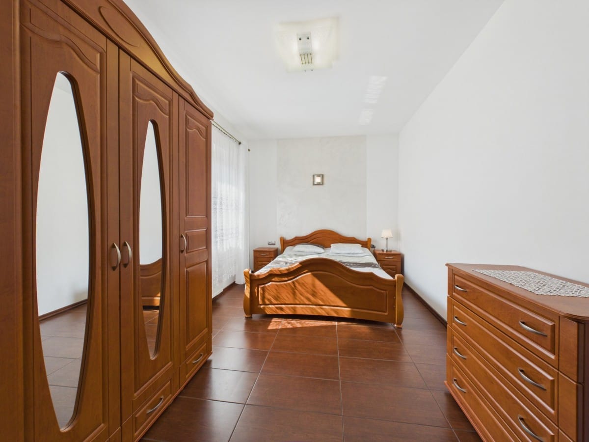 Dom 9 pokojowe na Sprzedaż