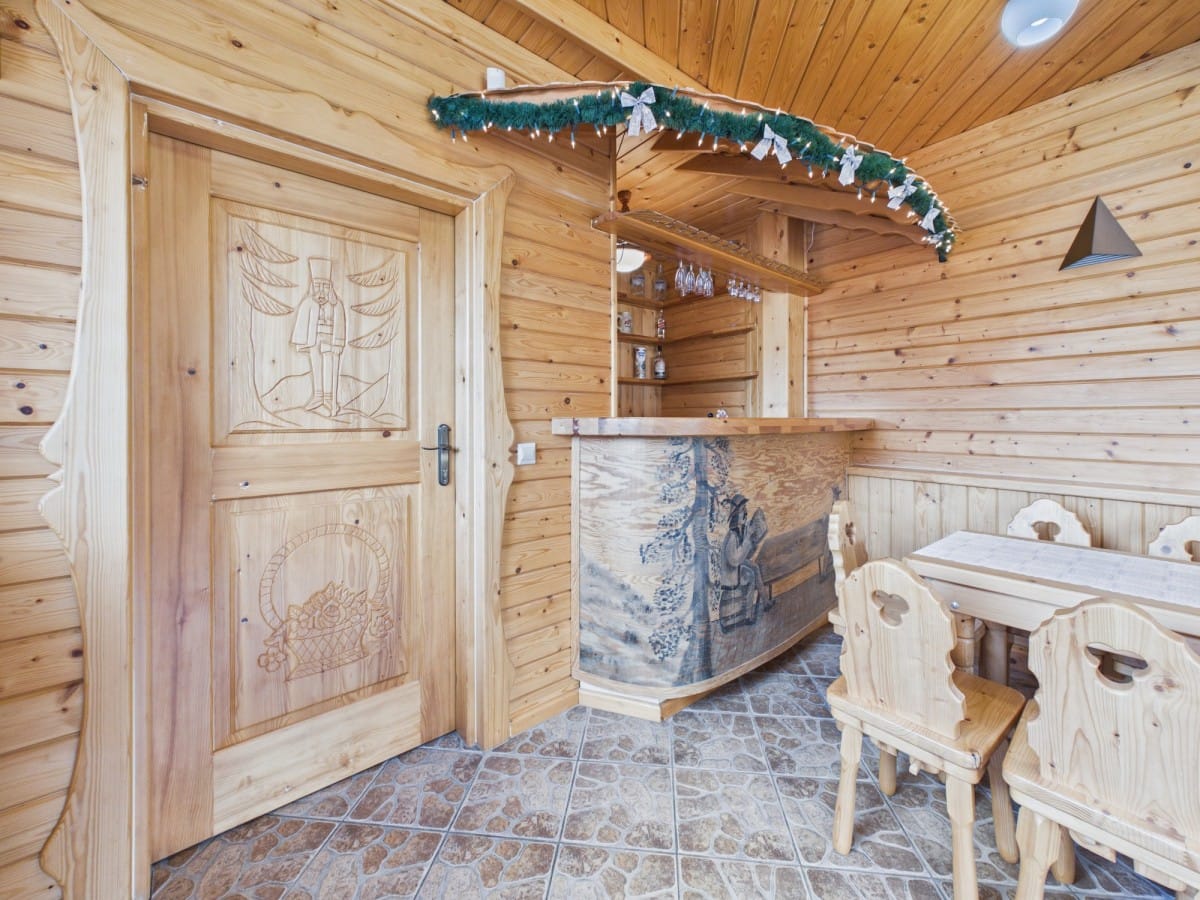 Dom 9 pokojowe na Sprzedaż