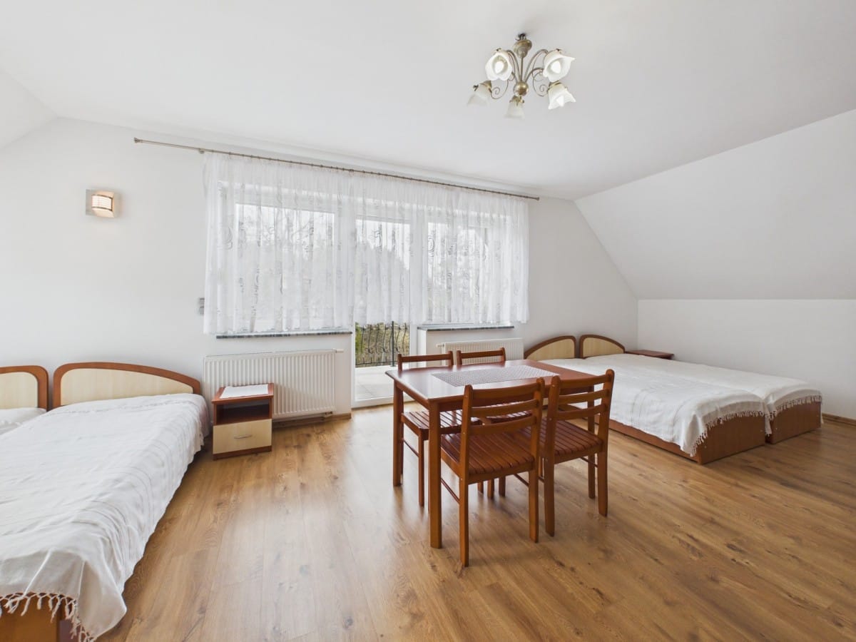 Dom 9 pokojowe na Sprzedaż