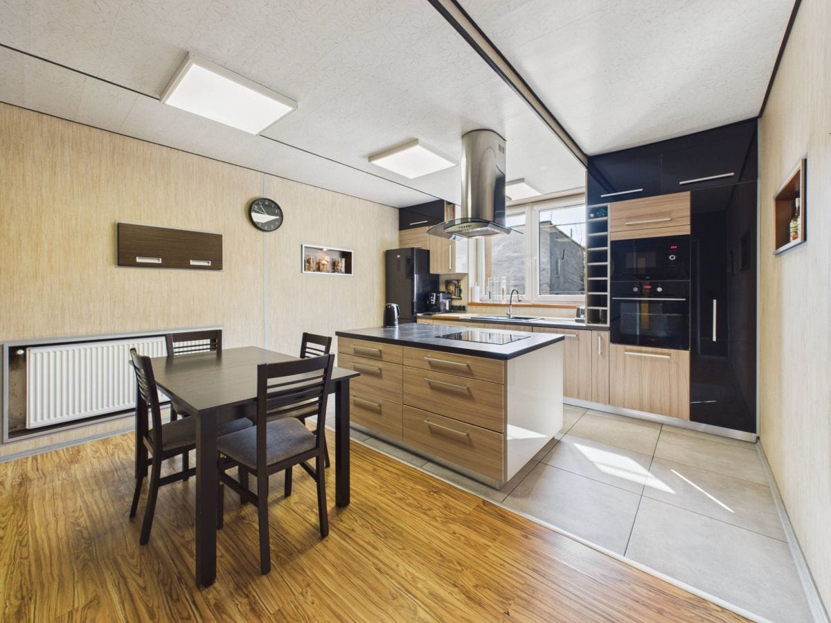 Dom 8 pokojowe na Sprzedaż