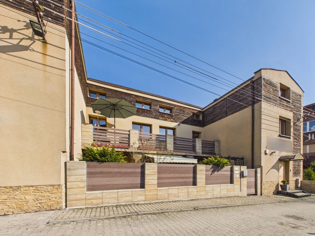 Dom 8 pokojowe na Sprzedaż