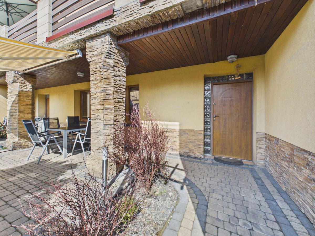 Dom 8 pokojowe na Sprzedaż