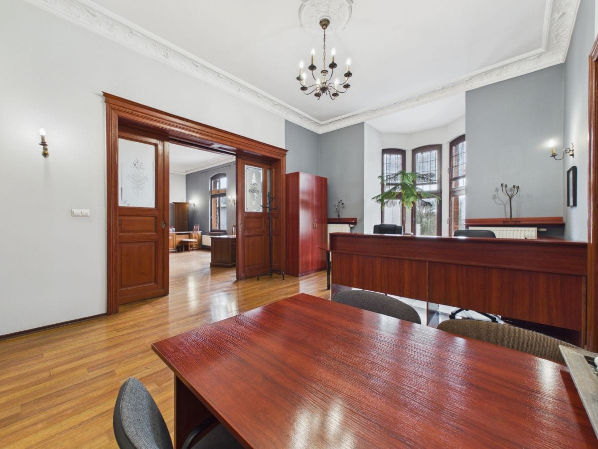 Lokal użytkowy  pokojowe na Sprzedaż