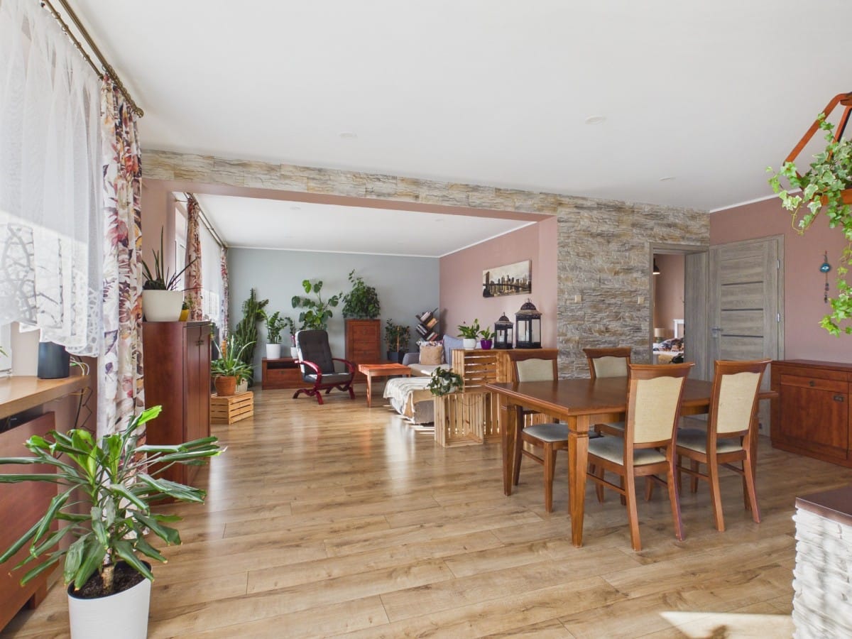 Dom 5 pokojowe na Sprzedaż