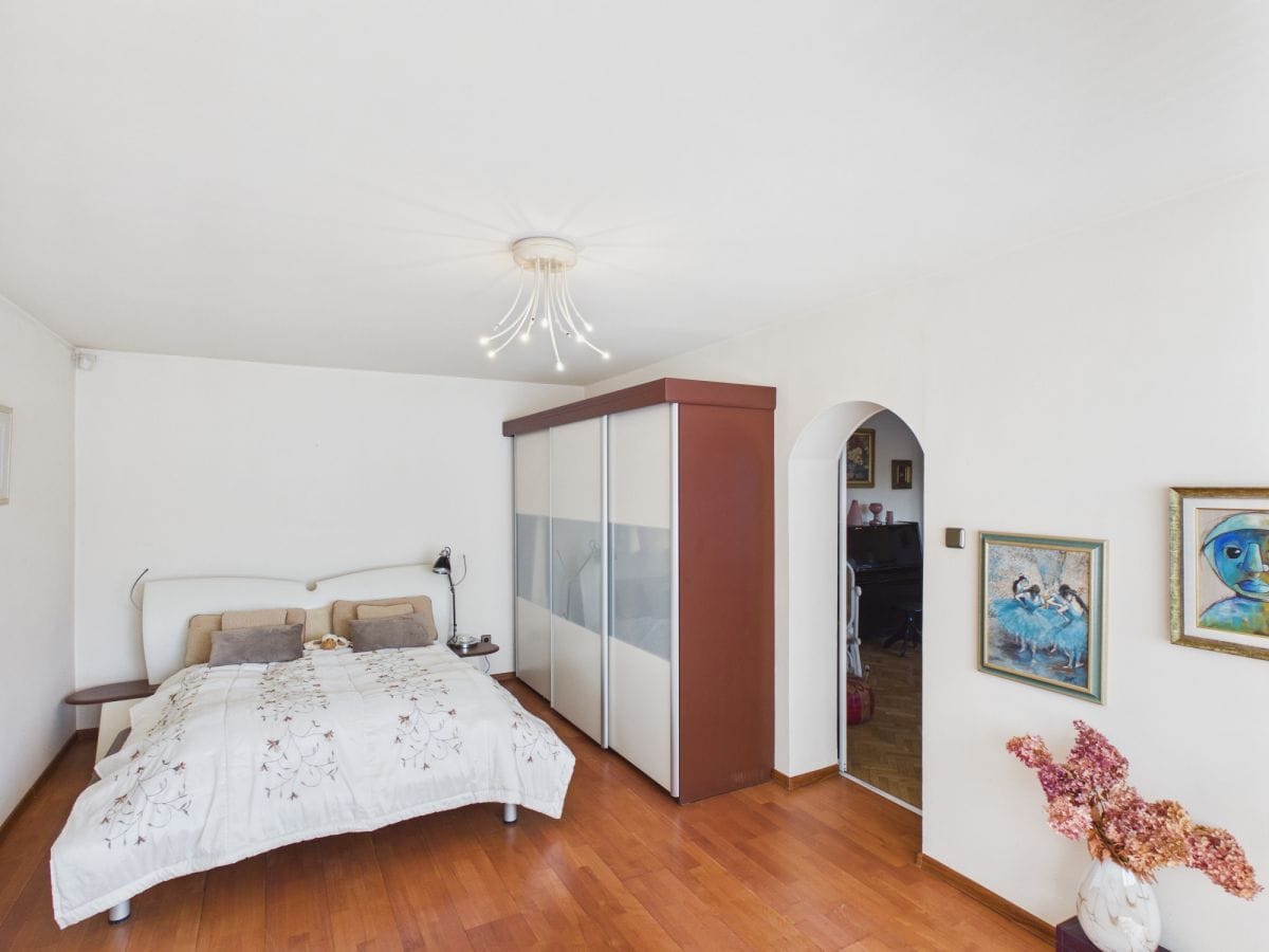 Dom 7 pokojowe na Sprzedaż