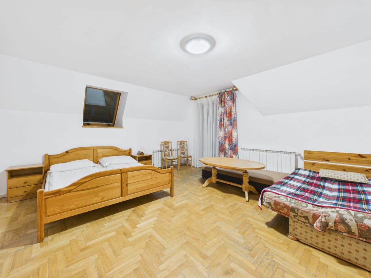 Lokal użytkowy  pokojowe na Sprzedaż