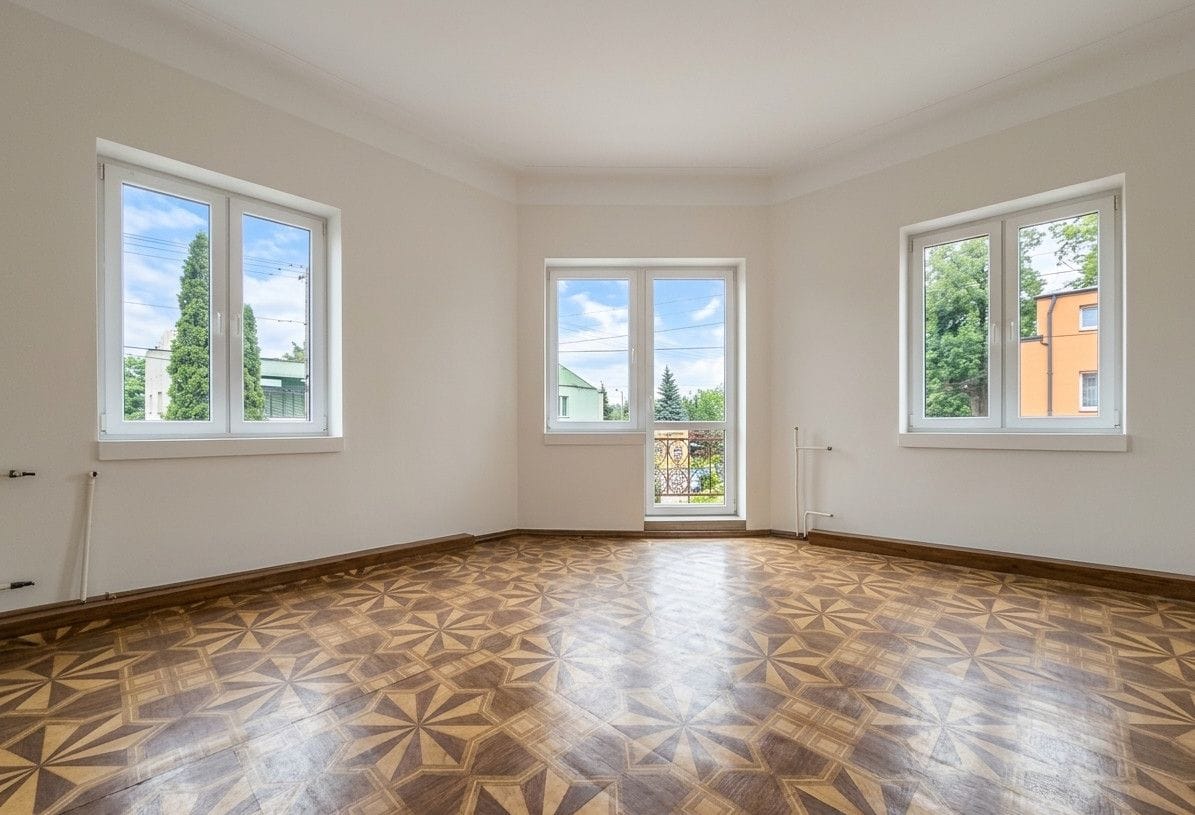 Dom 10 pokojowe na Sprzedaż