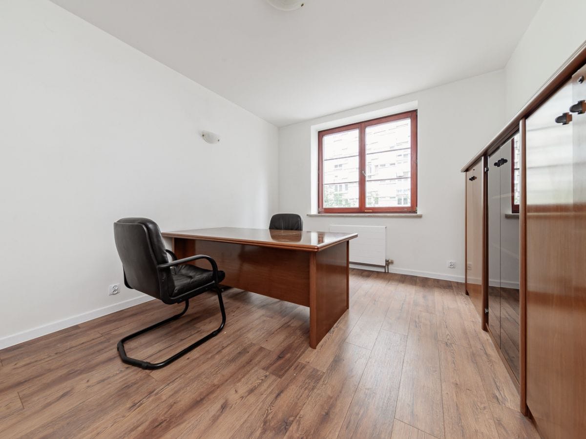 Lokal użytkowy  pokojowe na Sprzedaż